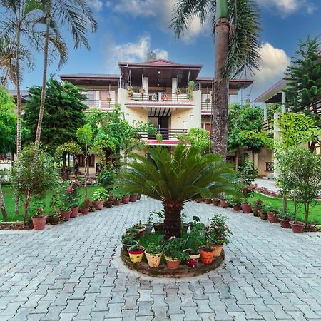 Royal Tiger Luxury Resort 4 Star Sauraha Extérieur photo