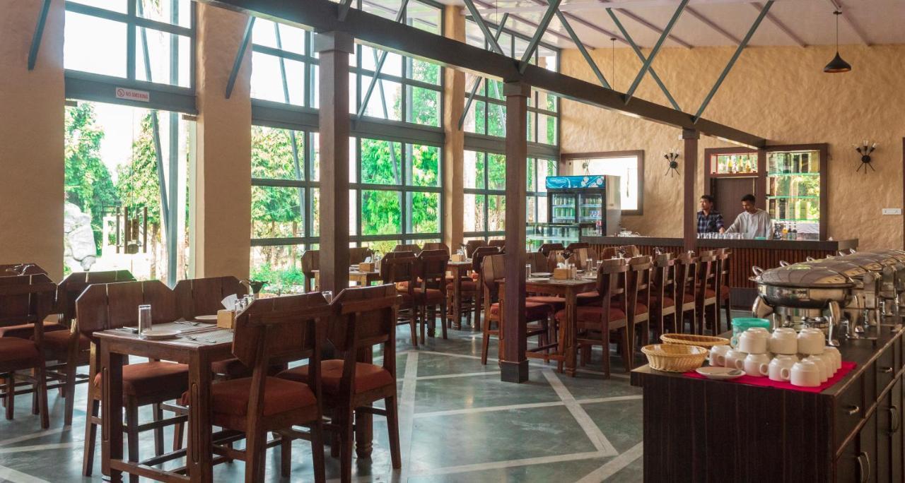 Royal Tiger Luxury Resort 4 Star Sauraha Extérieur photo
